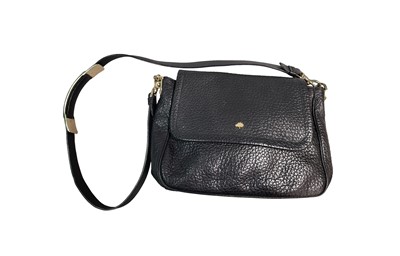 Lot 472 - A MULBERRY CROSS BODY BAG, black leather and...