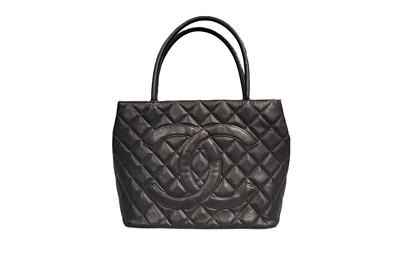 Lot 474 - A CHANEL LEATHER MEDALLION TOTE BAG, black...