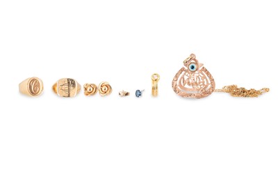 Lot 124 - A GOLD SIGNET RING, together with a middle...