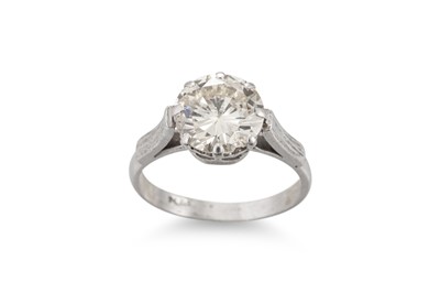 Lot 226 - A DIAMOND SOLITAIRE RING, the brilliant cut...