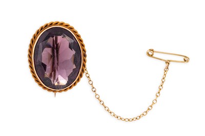 Lot 85 - AN ANTIQUE 15CT YELLOW GOLD BROOCH, the paste...