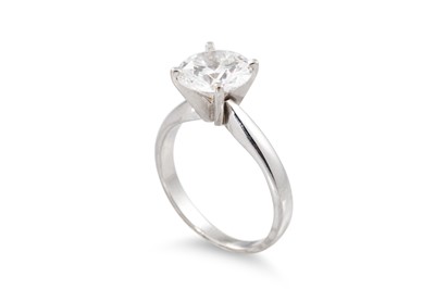 Lot 326 - A DIAMOND SOLITAIRE RING, the brilliant cut...
