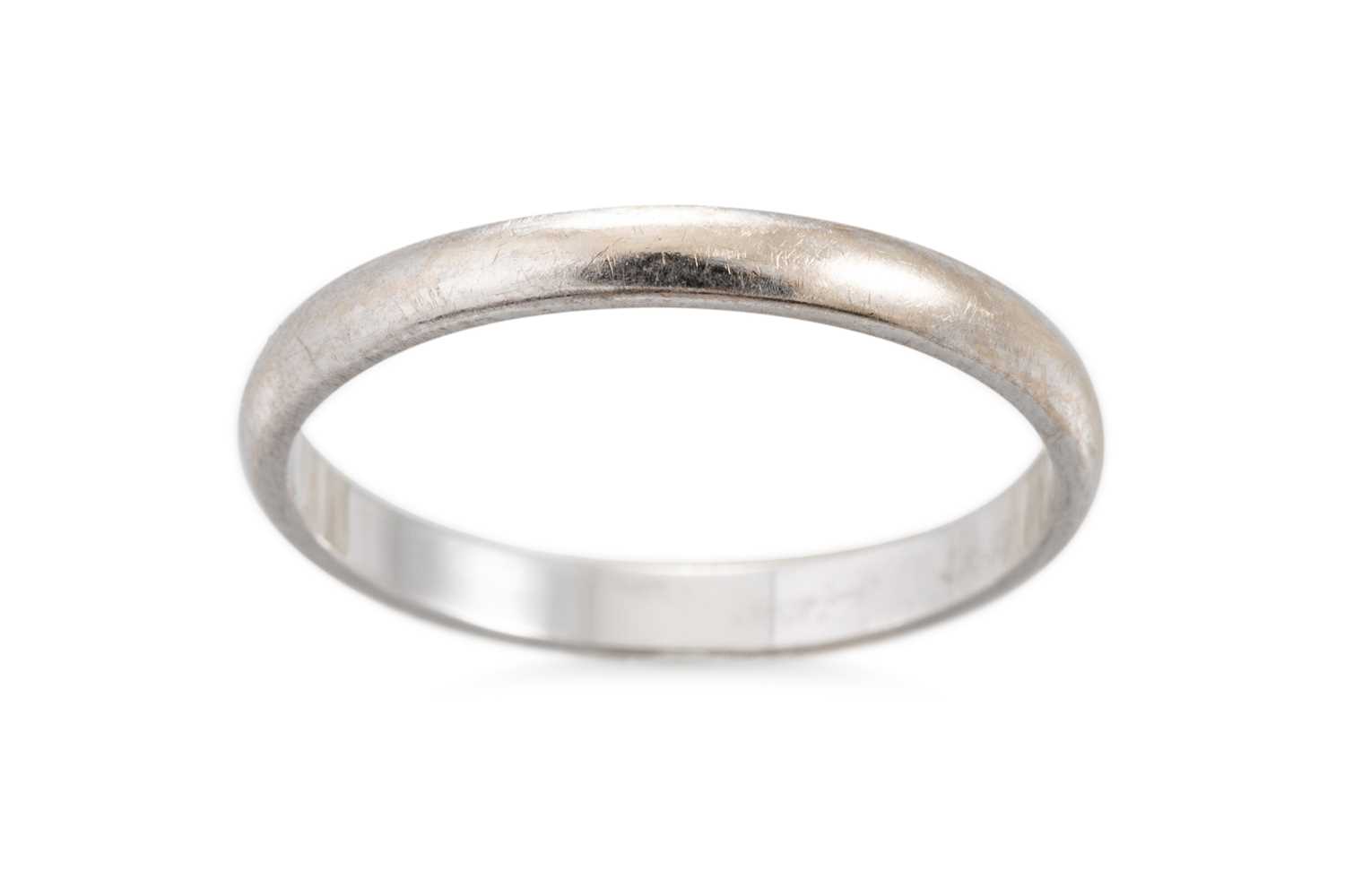 Lot 277 - AN 18CT WHITE GOLD BAND RING, 1.6 g. size K
