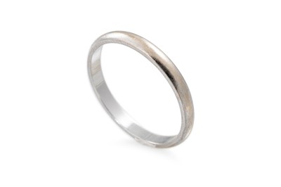 Lot 277 - AN 18CT WHITE GOLD BAND RING, 1.6 g. size K