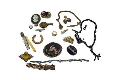 Lot 416 - A COLLECTION OF ANTIQUE COSTUME JEWELLERY, to...