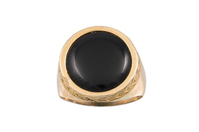 Lot 213 - AN 18CT GOLD GENT'S SIGNET RING, set with onyx