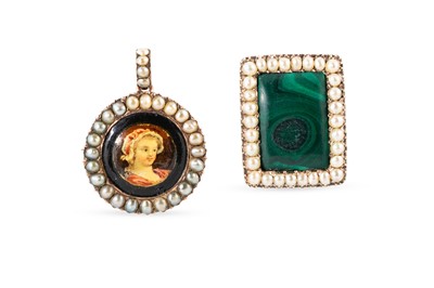 Lot 152 - A GEORGE III MALACHITE AND SEED PEARL BROOCH,...