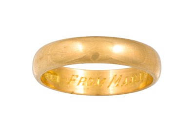 Lot 215 - A 22CT GOLD BAND RING, 5.45 g