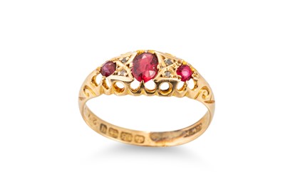 Lot 193 - AN ANTIQUE RING, in 18ct yellow gold,...