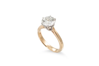 Lot 166 - A DIAMOND SOLITAIRE RING, mounted in 14ct...
