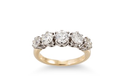 Lot 167 - A FIVE STONE DIAMOND RING, the five round...
