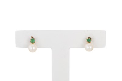 Lot 24 - A PAIR OF CULTURED PEARL AND EMERALD EARRINGS,...