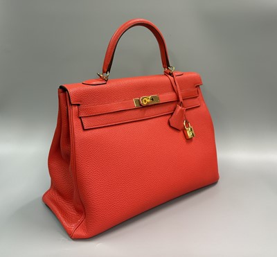 Lot A HERMÉS KELLY II RETOURNE 35 HANDBAG,...