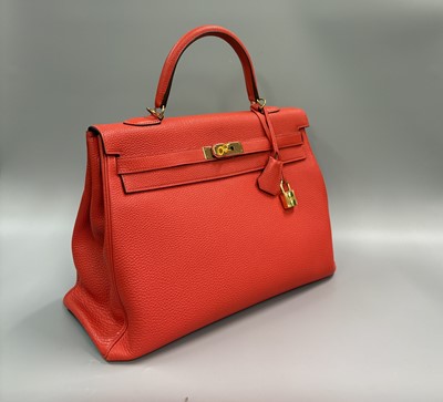 Lot A HERMÉS KELLY II RETOURNE 35 HANDBAG,...