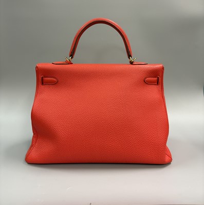 Lot A HERMÉS KELLY II RETOURNE 35 HANDBAG,...
