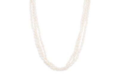 Lot 30 - A THREE STRAND FRESH WATER PEARL NECKLACE, to...