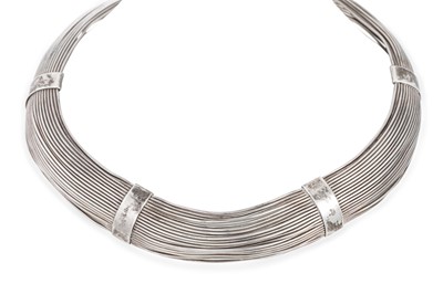 Lot 183 - A HEAVY SILVER NECKLACE, wire work with flat...