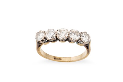 Lot 48 - A DIAMOND FIVE STONE RING, the round brilliant...