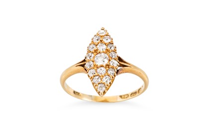 Lot 52 - AN ANTIQUE DIAMOND NAVETTE SHAPED CLUSTER RING,...