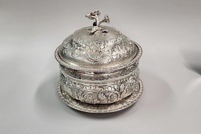 Lot 507 - A GEORGE III IRISH SILVER TRAY, Dublin 1819,...