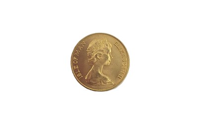Lot 463 - AN ELIZABETH II FULL SOVEREIGN GOLD COIN, Isle...