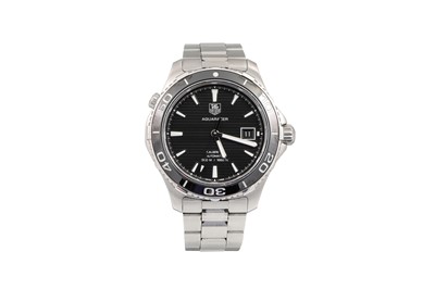 Lot 225 - A GENT'S STAINLESS STEEL TAG HEUER AQUARACER...