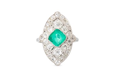 Lot 241 - AN ART DECO STYLE EMERALD AND DIAMOND NAVETTE...