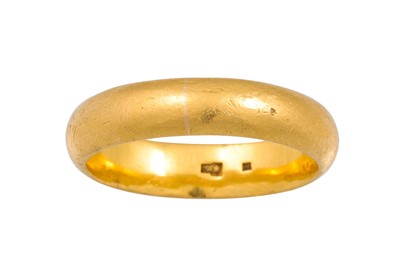 Lot 226 - A GENT'S 23CT GOLD BAND RING, 11.5 g