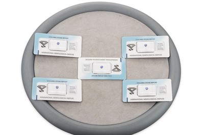 Lot 95 - FIVE LOOSE SAPPHIRES, sealed in gem packets,...