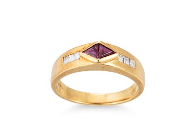 Lot 366 - A RUBY AND DIAMOND SET RING, mounted in 18ct...