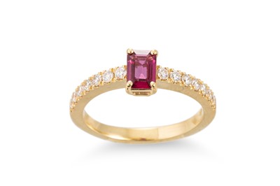 Lot 289 - A RUBY AND DIAMOND SET BAND RING, mounted in...