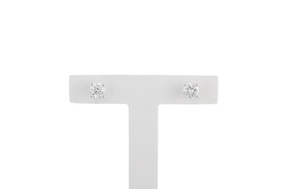 Lot 261 - A PAIR OF DIAMOND STUD EARRINGS, the brilliant...