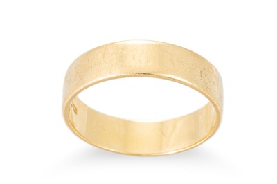 Lot 316 - AN 18CT GOLD WEDDING BAND, size O-P, 4.8 g.