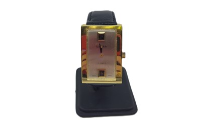 Lot 429 - A SICURA TANK UNISEX WRISTWATCH, baton...