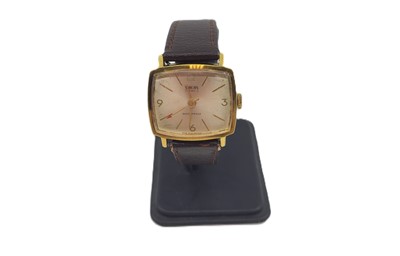 Lot 432 - A SMITH'S SHOCKPROOF GOLD-TONED UNISEX...