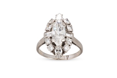 Lot 279 - A VINTAGE DIAMOND CLUSTER RING, the marquise...