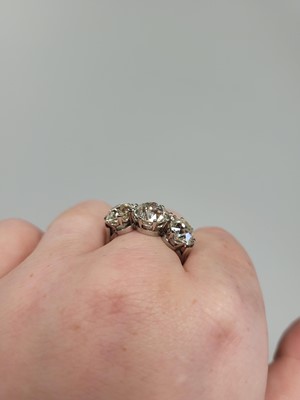 Lot 283 - A DIAMOND THREE STONE RING, the old cut...