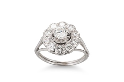 Lot 284 - A VINTAGE DIAMOND CLUSTER RING, 'daisy form'...