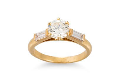 Lot 309 - A DIAMOND SOLITAIRE RING, the brilliant cut...