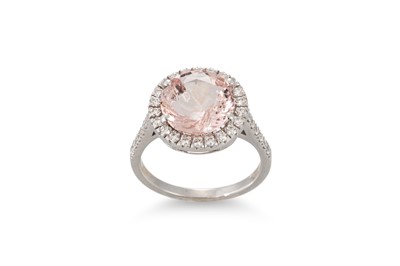 Lot 132 - A MORGANITE AND DIAMOND CLUSTER RING, the...