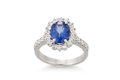Lot 134 - A SAPPHIRE AND DIAMOND RING, the oval sapphire...