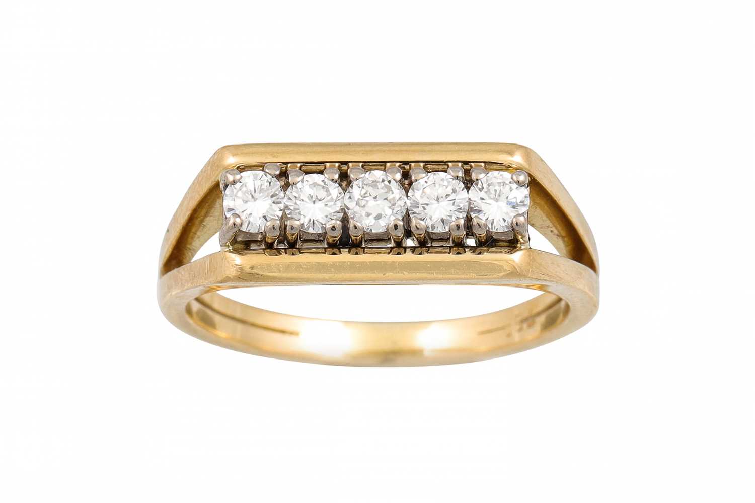Lot 312 - A VINTAGE FIVE STONE DIAMOND RING, the...