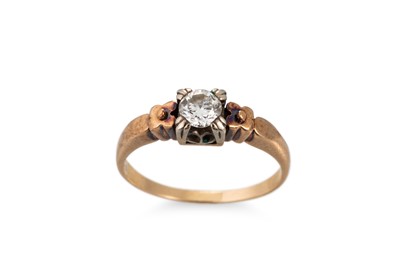 Lot 288 - A DIAMOND SOLITAIRE RING, mounted in 18ct gold