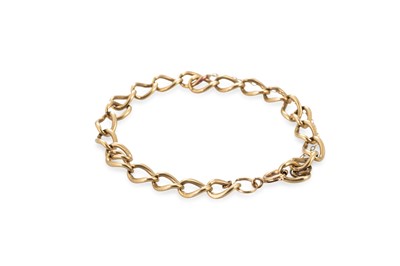 Lot 359 - A 9CT GOLD CURB LINK BRACELET, 11.3 g.