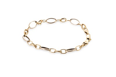 Lot 360 - A 14CT YELLOW GOLD CURB LINK BRACELET, 4.6 g.