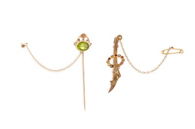 Lot 361 - TWO 9CT GOLD BROOCHES, stone set, 4.3 g.