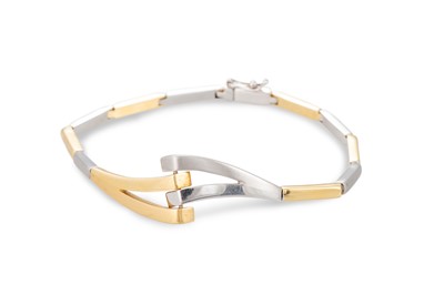 Lot 76 - AN 18CT GOLD TWO-TONE BRACELET, the...