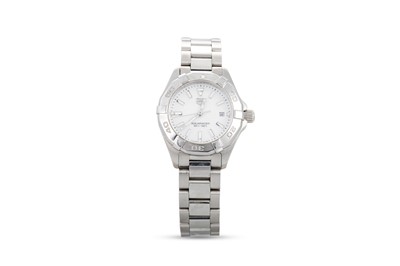 Lot 440 - A LADY'S STAINLESS STEEL TAG HEUER AQUARACER...