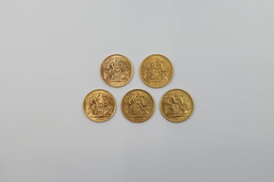 Lot 451 - FIVE GOLD HALF SOVEREIGN ENGLISH COINS, 1914,...
