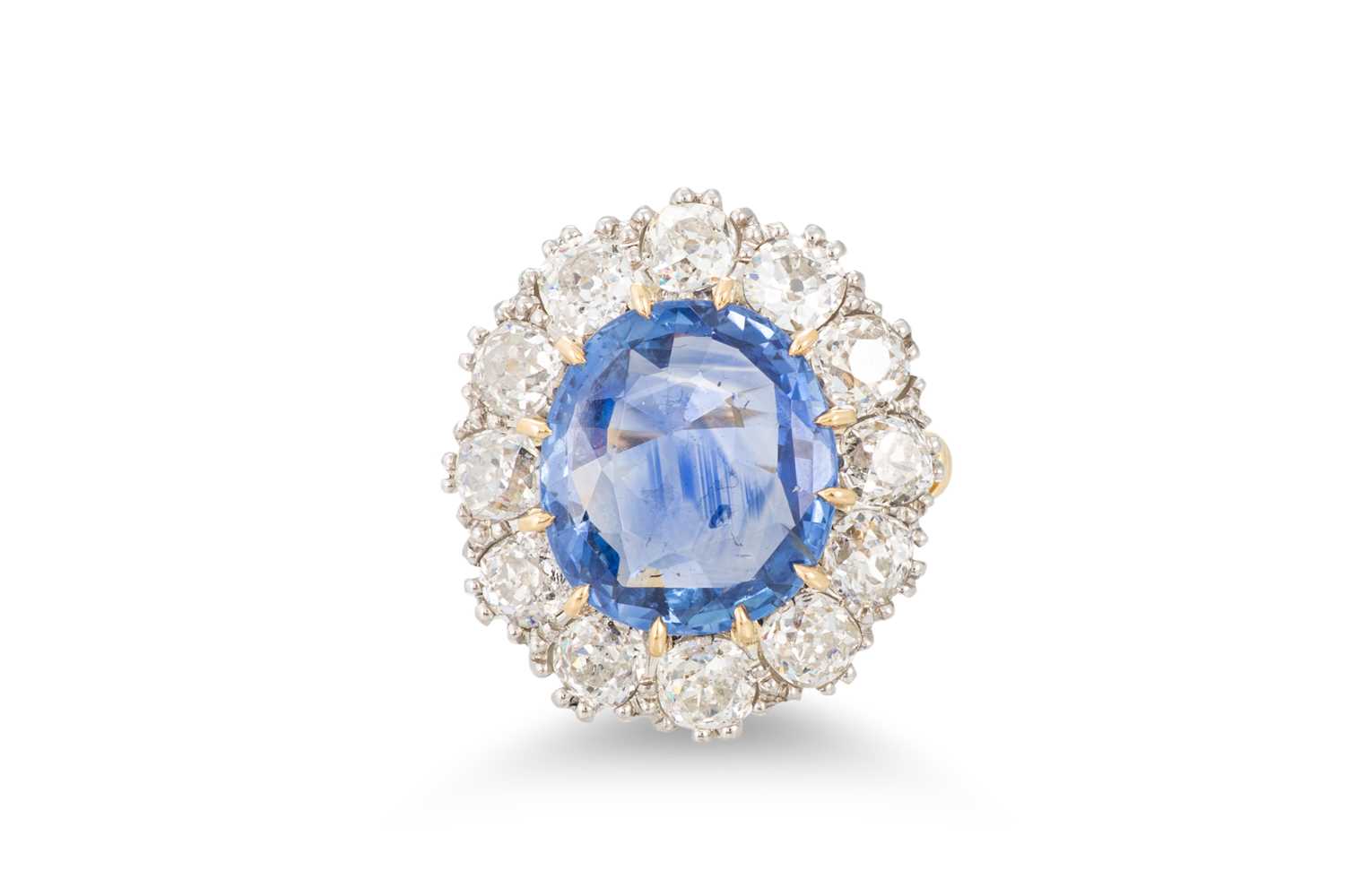 Lot 291 - A SAPPHIRE AND DIAMOND CLUSTER RING, the oval...